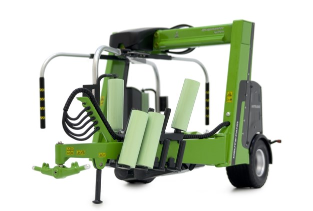 Zdjęcie Model DEUTZ-FAHR WRAPMASTER 4044 w skali 1:32